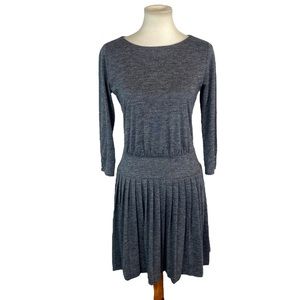 Woman’s Ann Taylor LOFT gray knit pleated skirt dress size 2T (tall)